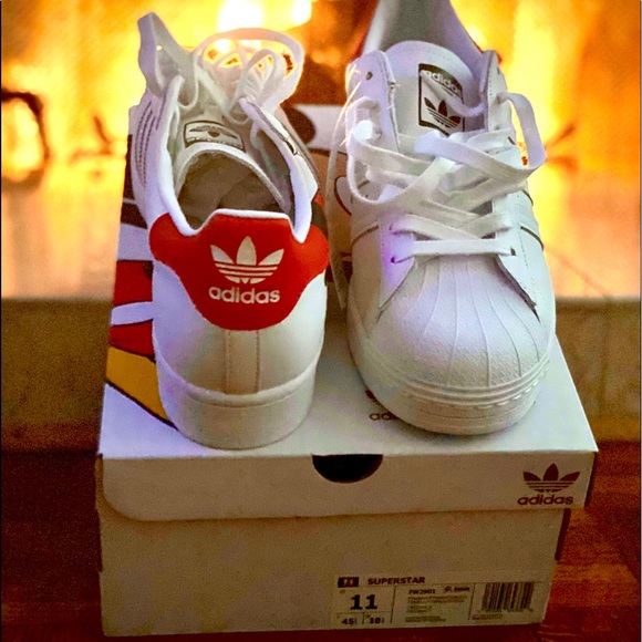 ADIDAS Originals Disney Mickey Mouse Superstars - Picture 5 of 5